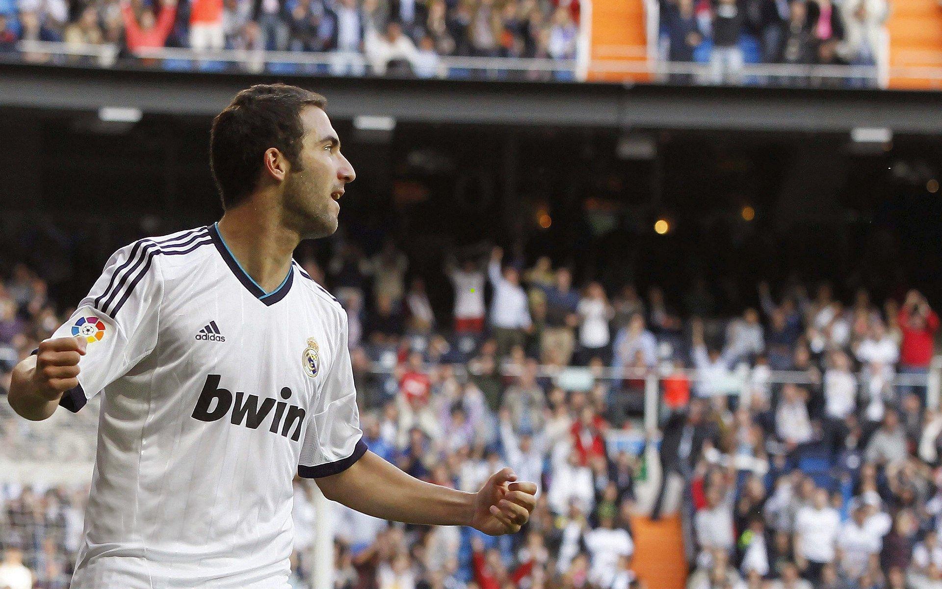 杰伦-布朗盛赞球队新生力量，年轻一代正蜕变为赛场狠角色